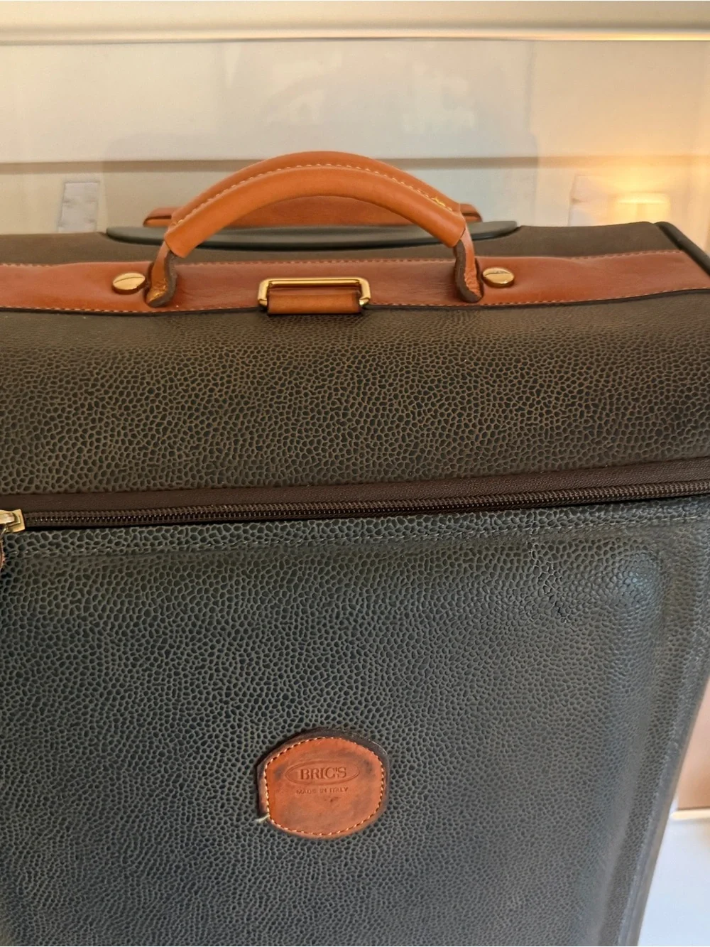 Brics textured carry